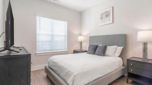 Postel nebo postele na pokoji v ubytování Landing Apartments - Seguin
