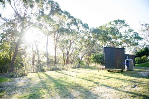 Taman di luar Maroota Greens SKY by Tiny Away