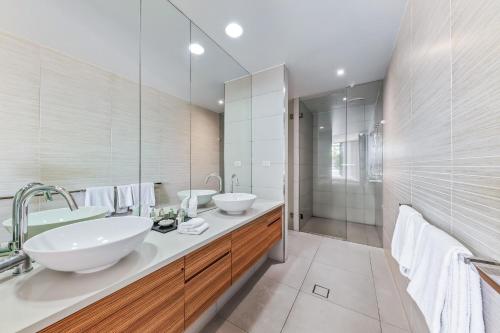 Un baño de Mirage Whitsundays