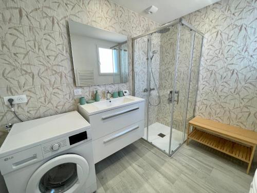 a bathroom with a washing machine and a shower at Maison rénovée avec WIFI, 700m de la mer - 4 couchages - FR-1-231-341 in Brétignolles-sur-Mer