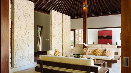 Ein Sitzbereich in der Unterkunft The Anandita by Elite Havens