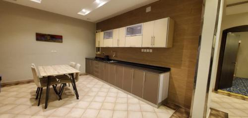 Cucina o angolo cottura di شاليهات وشقق ليالي رهيف