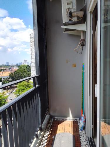 Balkoni atau teres di Breezy Bintaro