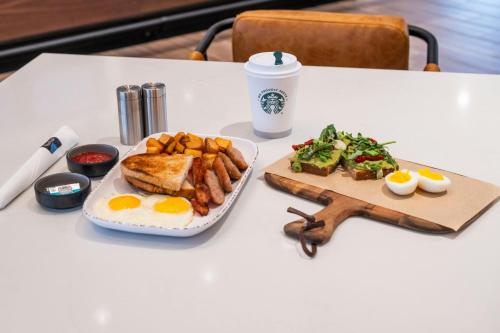 Jídlo v hotelu nebo okolí