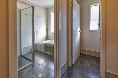 Bilik mandi di 35A Purnong Road, Mannum