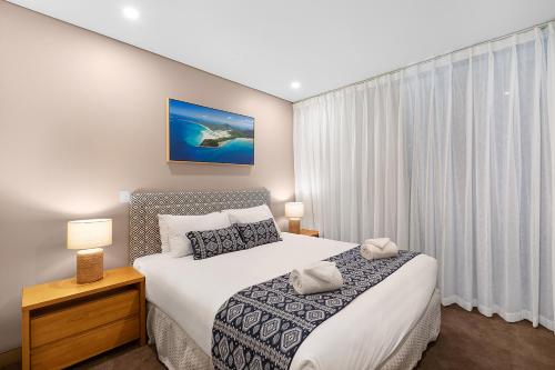 Una cama o camas en una habitación de Mirage Whitsundays