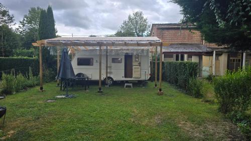 Κήπος έξω από το Caravane en pleine nature