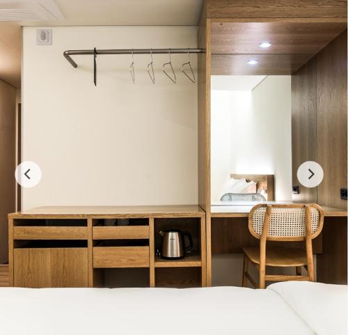 a bedroom with a bed and a mirror at Alice Hotel in Suwon