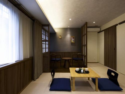 Khu vực ghế ngồi tại Village Kyoto