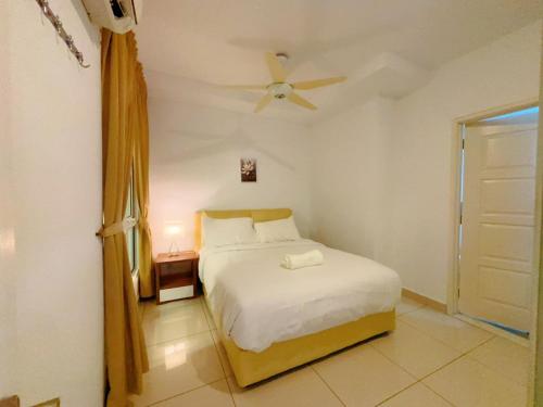 a bedroom with a bed and a ceiling fan at Mansion one premium suite-2 bedroom in George Town