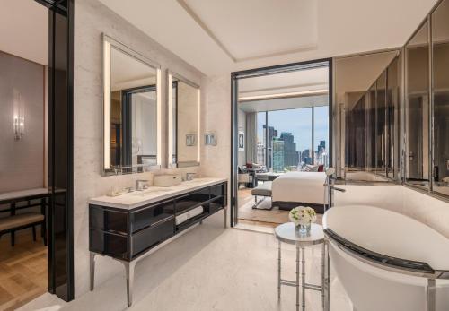 Ruang duduk di The Ritz-Carlton, Bangkok