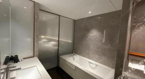 Zhangjiagang Guomao Hotelにあるバスルーム