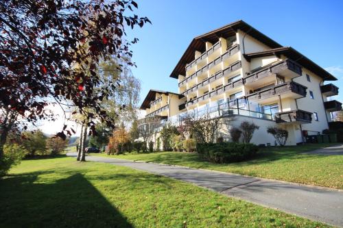 a apartment building on a street with a sidewalk at Der Wolfshof - Dein Zuhause im Harz in Langelsheim