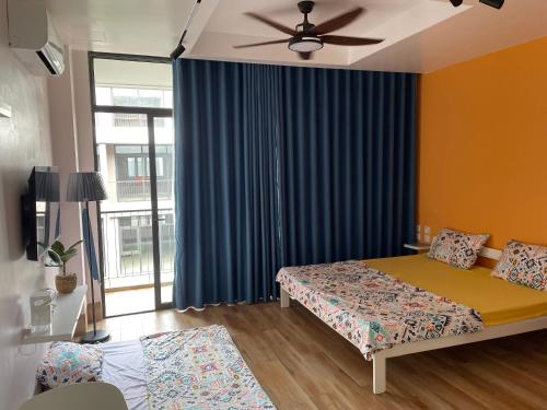 Postel nebo postele na pokoji v ubytování Lighting Villa OCP - Ocean Park Full tiện nghi View đẹp