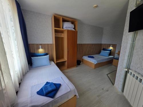 a small room with two beds in it at Family hotel Delfina in Tyulenovo