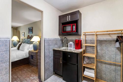 Katil atau katil-katil dalam bilik di Casas de Suenos Old Town Historic Inn, an Ascend Collection Hotel