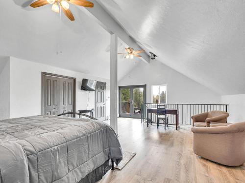 Ένα ή περισσότερα κρεβάτια σε δωμάτιο στο Switchback Basecamp home
