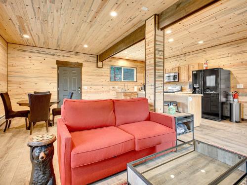 Η κουζίνα ή μικρή κουζίνα στο Switchback Basecamp home