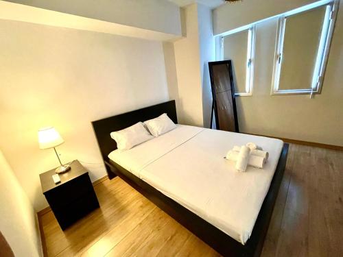a bedroom with a bed with two towels on it at Flat in Nicosia City Center - Prevezis Platform 357 in Nicosia