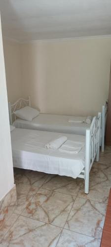 a bedroom with two beds in a room at LouNik stay hotel and rooms in K'obulet'i