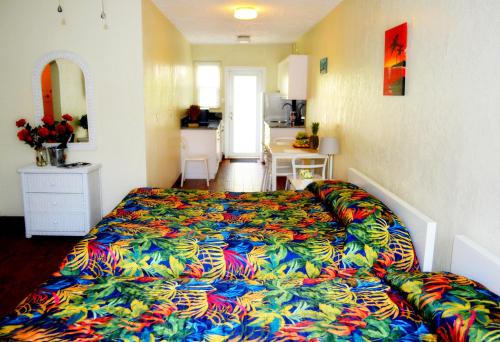 Кровать или кровати в номере Ocean Drive Villas