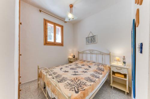 a bedroom with a bed and a window at U bissu in Marittima