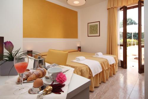 Gallery image of Hotel Sirena in Lazise