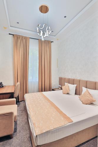 Postel nebo postele na pokoji v ubytování Safir Hotel
