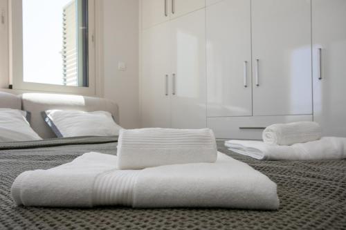 Katil atau katil-katil dalam bilik di MyCyprusStay - Jo's Sunny SeaView Villa