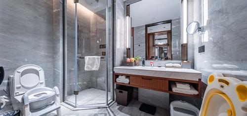 Ένα μπάνιο στο YISHUI GRAND HOTEl