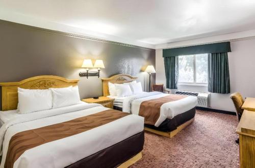 Postel nebo postele na pokoji v ubytování Quality Inn