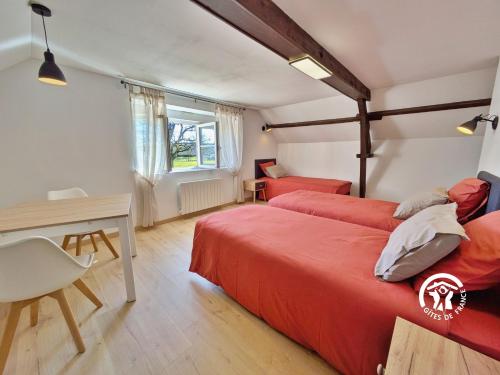 Postel nebo postele na pokoji v ubytování Gîte du Vieux Chêne, jusqu'à 5 personnes