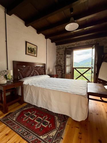 Una cama o camas en una habitación de Hotel Palacio de Libardon