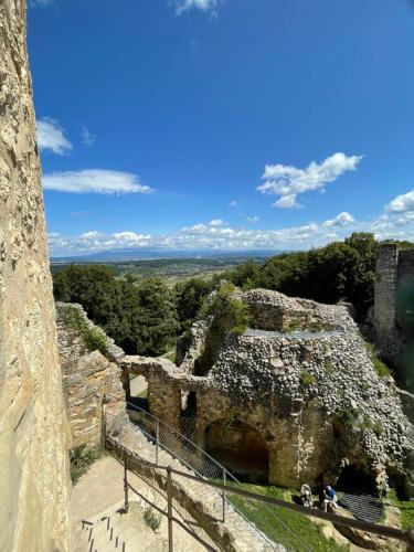 an old building with people standing on the side of it at Ganzes Haus in Basel Leymen Tiere willkommen in Leymen