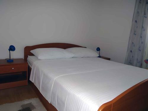 Posteľ alebo postele v izbe v ubytovaní Apartment Okrug Gornji 24
