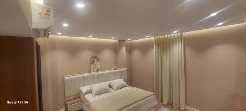 Modern 2BR in Sheikh Zayed - Prime Location