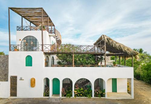 MANGOMIEL by Caravana