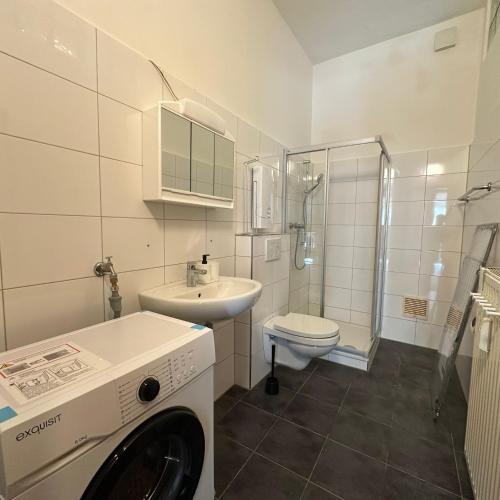 a bathroom with a washing machine and a sink at WDI - WokersDream in Krefeld