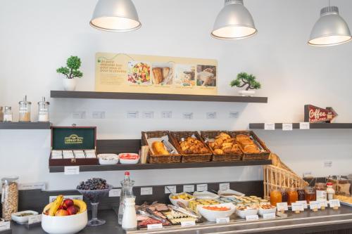 a bakery with pastries and other food items on display at Campanile Metz Centre - Gare in Metz