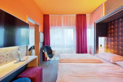 Katil atau katil-katil dalam bilik di Designhotel + CongressCentrum Wienecke XI.