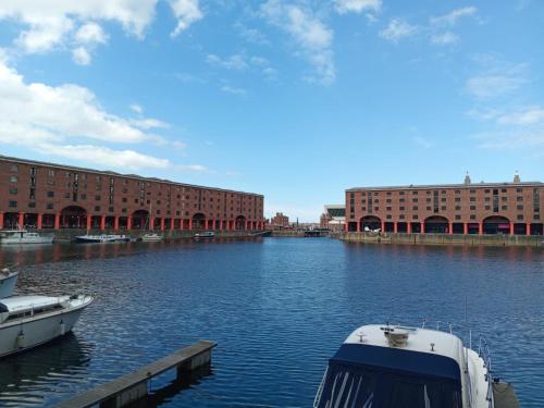 Výhled na řeku, která protéká v blízkosti apartmánu