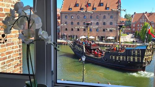 Magical River View by Downtown Apartments