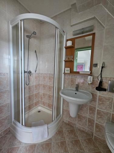 a bathroom with a shower and a sink at Hotel Marmułowski in Wejherowo