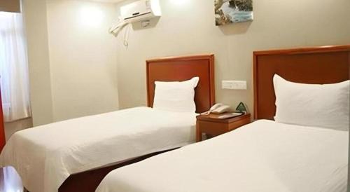 Letto o letti in una camera di GreenTree Inn Changshu South HaiYu Road Pedestrian Street Business Hotel