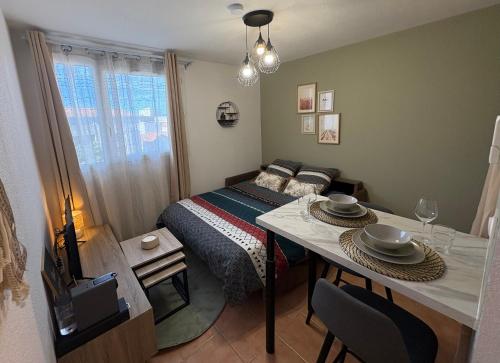 Llit o llits en una habitació de Studio 17 - À Avignon