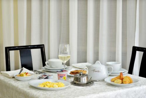 Makanan di atau berdekatan hotel