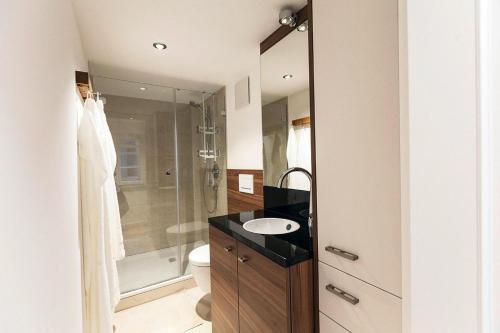 Ένα μπάνιο στο Maximilian Apartments Lindau