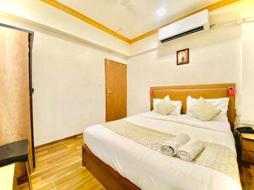 Katil atau katil-katil dalam bilik di Hotel ABC Satellite Prahladnagar, Ahmedabad