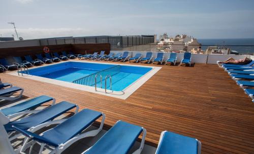 Бассейн в Hotel Voramar или поблизости