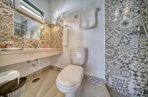 a bathroom with a toilet and a sink at Casa de Azzancha in Azinhaga